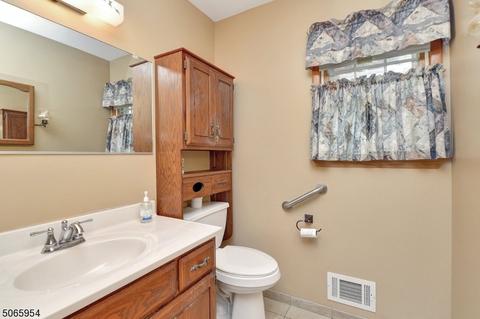 64 Wendt Ln, Wayne, NJ 07470 photo 9