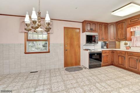 64 Wendt Ln, Wayne, NJ 07470 photo 4