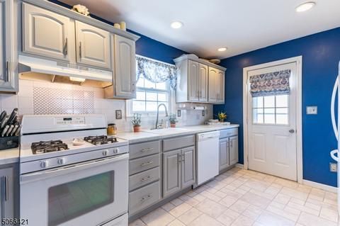 73 Burnside Pl, Haskell, NJ 07420 photo 5