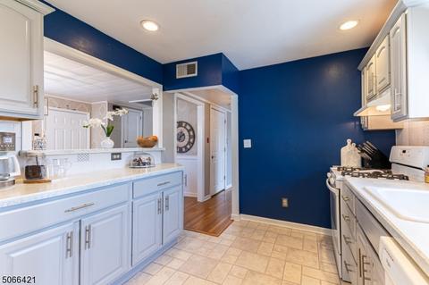 73 Burnside Pl, Haskell, NJ 07420 photo 6