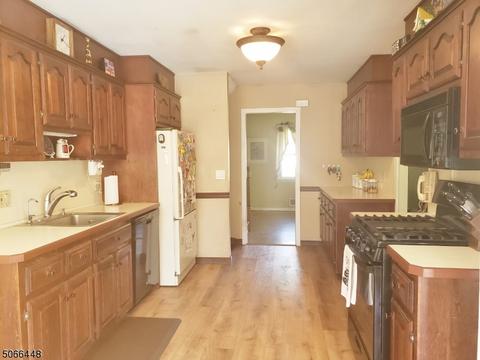 18 Van Dyk Pl, Pompton Plains, NJ 07444 photo 8