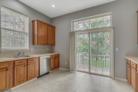 308 Four Seasons Dr, Wayne, NJ 07470 photo 9