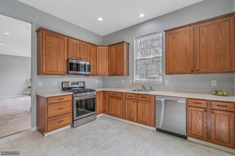 308 Four Seasons Dr, Wayne, NJ 07470 photo 8