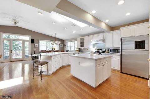 26 Maple Ter, Millburn, NJ 07041 photo 4