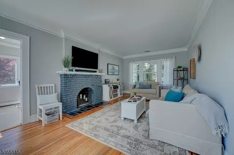 49 Mountainview Rd, Millburn, NJ 07041 photo 3
