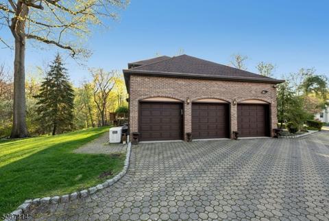 290 Skylark Ct, Paramus, NJ 07652 photo 19