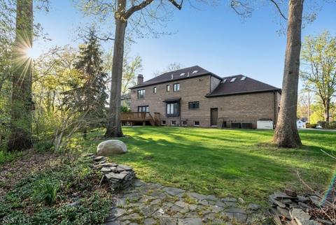 290 Skylark Ct, Paramus, NJ 07652 photo 17
