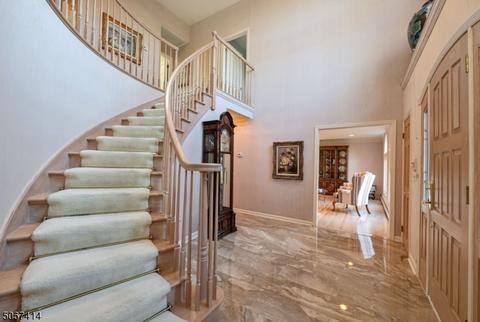 290 Skylark Ct, Paramus, NJ 07652 photo 2