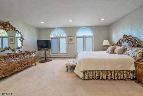 290 Skylark Ct, Paramus, NJ 07652 photo 10