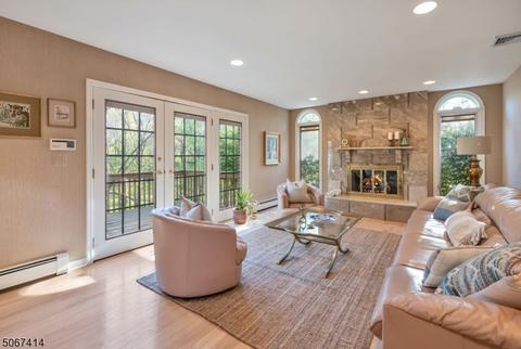 290 Skylark Ct, Paramus, NJ 07652 photo 8