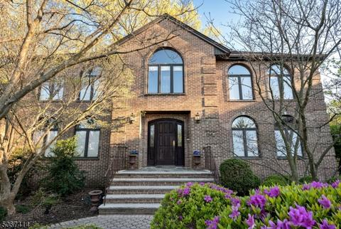 290 Skylark Ct, Paramus, NJ 07652 photo 1