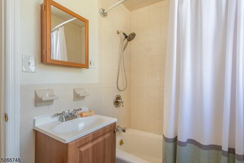38 Berkeley Pl, Bloomfield, NJ 07003 photo 17