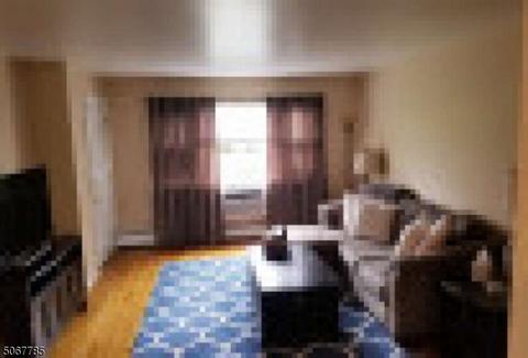 46 Manchester Ct, Wayne, NJ 07470 photo 3