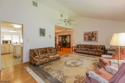 26 Huff Rd, Wayne, NJ 07470 photo 3