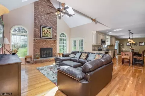 35 Farview Dr, Hackettstown, NJ 07840 photo 5