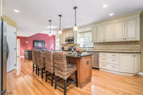 35 Farview Dr, Hackettstown, NJ 07840 photo 6