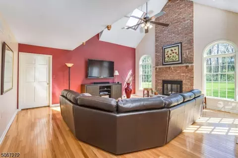 35 Farview Dr, Hackettstown, NJ 07840 photo 4