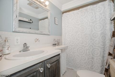 104 Monroe St, Wanaque Boro, NJ 07420 photo 15