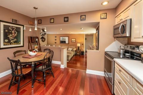 47 Sloping Hill Ter, Wayne, NJ 07470 photo 4
