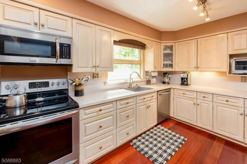47 Sloping Hill Ter, Wayne, NJ 07470 photo 5