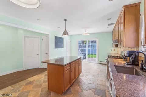 19 Cherry Pl, Nutley, NJ 07110 photo 5