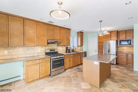19 Cherry Pl, Nutley, NJ 07110 photo 3