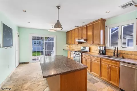 19 Cherry Pl, Nutley, NJ 07110 photo 2
