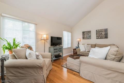 27 Stevens Ct, Bedminster, NJ 07921 photo 3