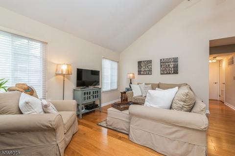 27 Stevens Ct, Bedminster, NJ 07921 photo 4