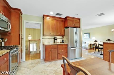 27 Sloping Hill Ter, Wayne, NJ 07470 photo 6