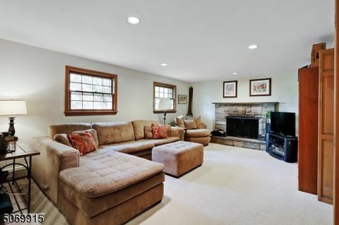 27 Sloping Hill Ter, Wayne, NJ 07470 photo 16