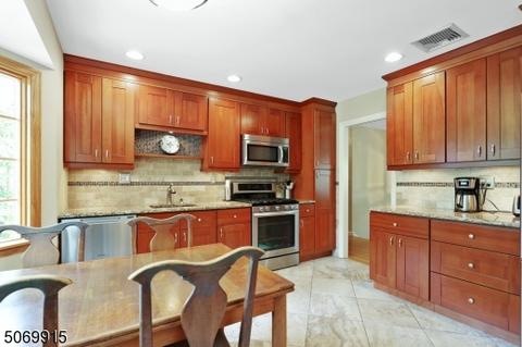 27 Sloping Hill Ter, Wayne, NJ 07470 photo 7