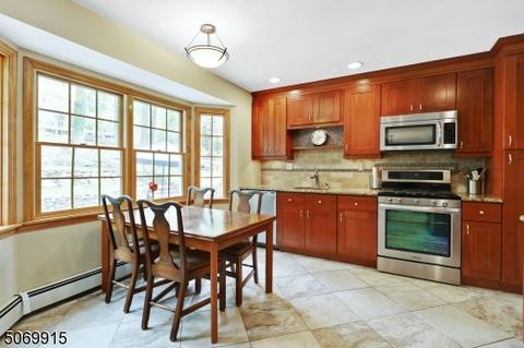 27 Sloping Hill Ter, Wayne, NJ 07470 photo 4