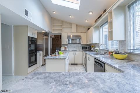4 Kimberly Pl, Wayne, NJ 07470 photo 3