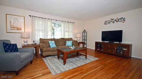 9 Shearn Dr, Middlesex, NJ 08846 photo 3