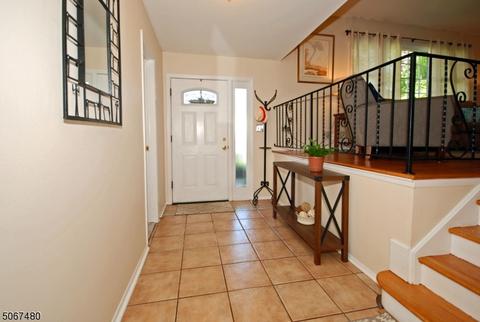 9 Shearn Dr, Middlesex, NJ 08846 photo 2