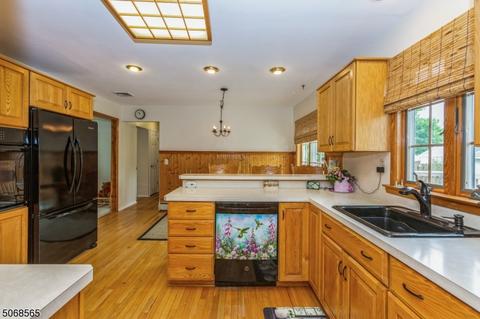 333 High St, Middlesex, NJ 08846 photo 11