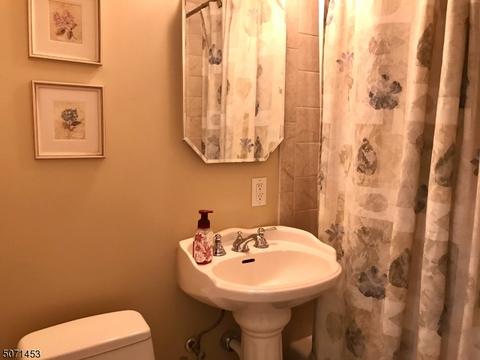 175 Chestnut Dr, Wayne, NJ 07470 photo 18
