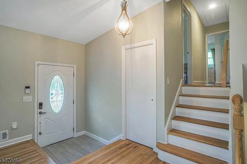 120 Hampton Dr, Berkeley Heights, NJ 07922 photo 3