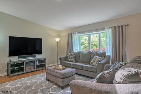 120 Hampton Dr, Berkeley Heights, NJ 07922 photo 9