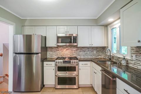120 Hampton Dr, Berkeley Heights, NJ 07922 photo 4