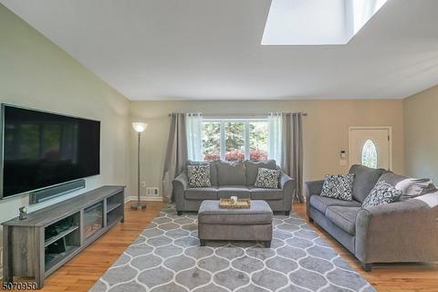 120 Hampton Dr, Berkeley Heights, NJ 07922 photo 8