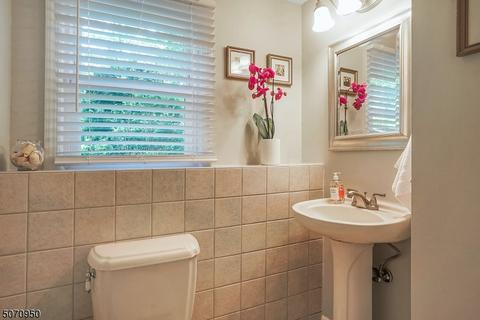 120 Hampton Dr, Berkeley Heights, NJ 07922 photo 18