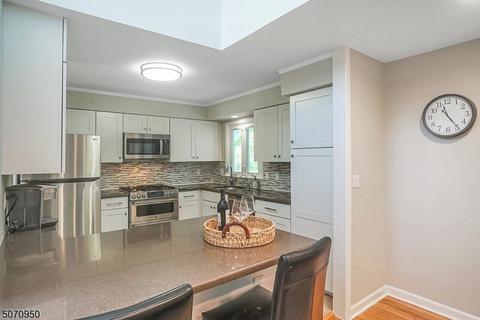 120 Hampton Dr, Berkeley Heights, NJ 07922 photo 5