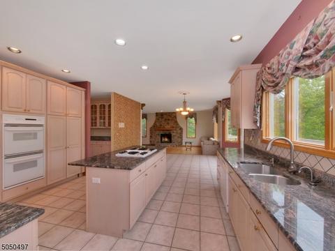 6 Stone Hill Rd, Wayne, NJ 07470 photo 5
