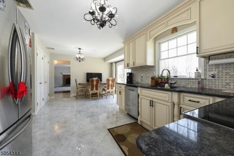 5 Dallarda Dr, Hackettstown, NJ 07840 photo 5