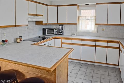 28 E Chrystal St, Dover, NJ 07801 photo 4