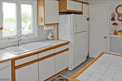 28 E Chrystal St, Dover, NJ 07801 photo 5