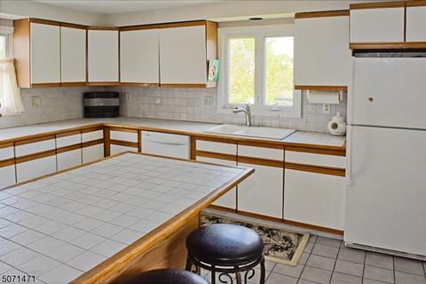28 E Chrystal St, Dover, NJ 07801 photo 3