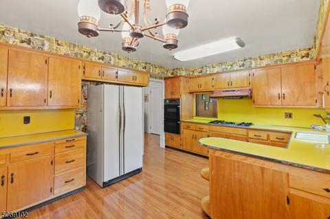 8 Devonshire Ter, West Orange, NJ 07052 photo 6